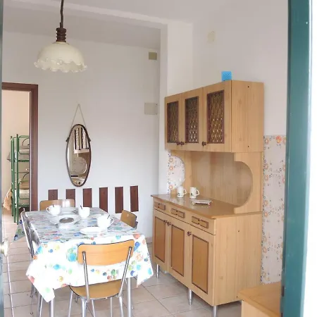 アパート Adorable Flat 250 M From The - Beahost ビビオーネ